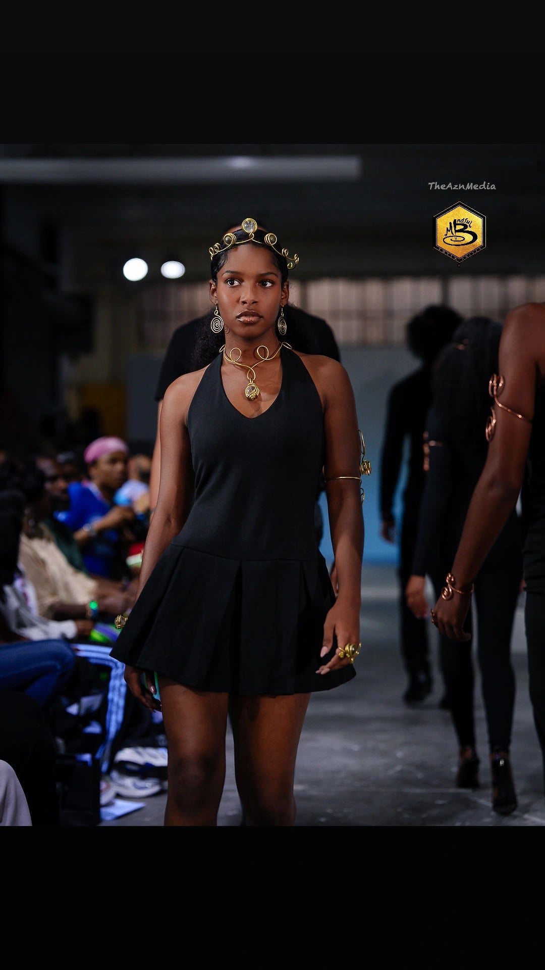 Queen Tings Full Brass Set