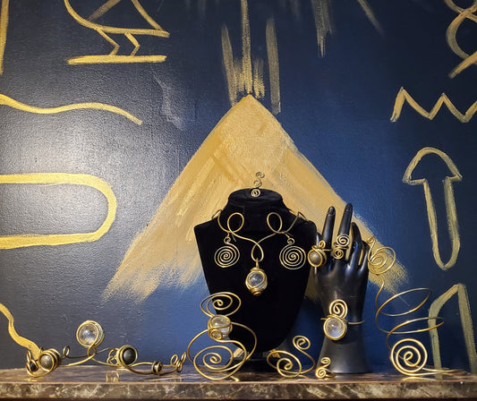 Queen Tings Full Brass Set