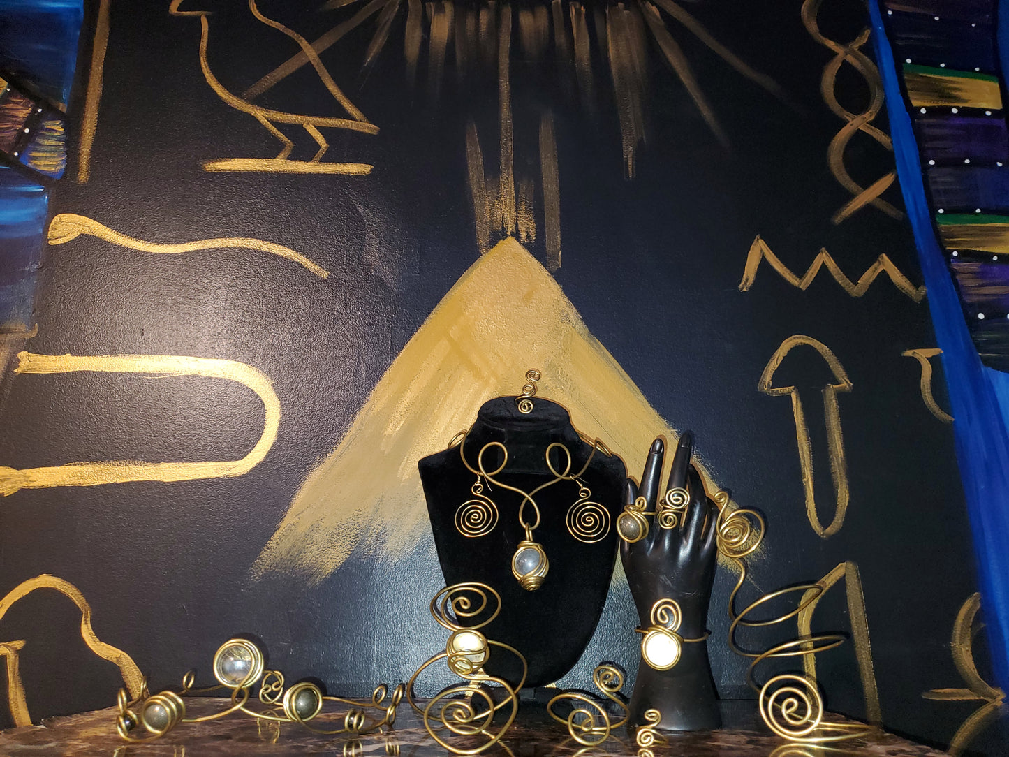 Queen Tings Full Brass Set